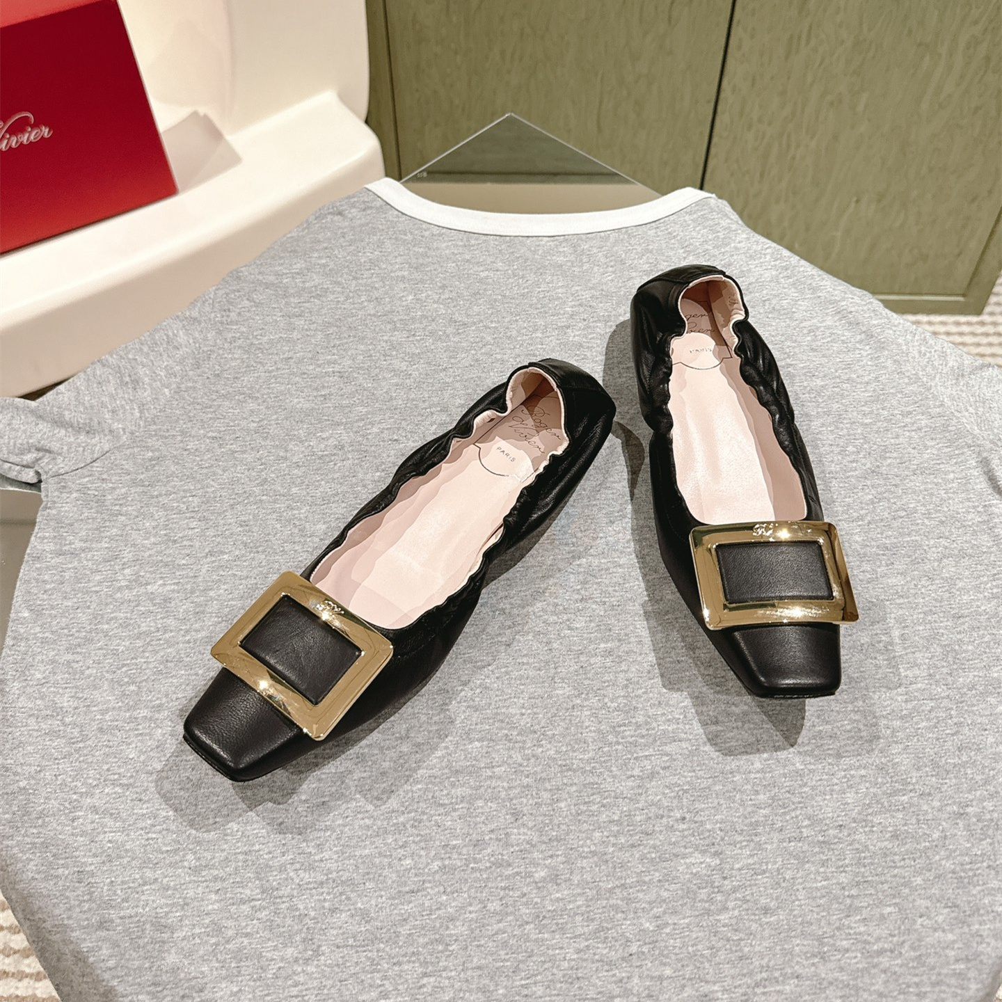 高仿RogerVivier*RVW7596方頭懶人平底鞋粉色免檢版