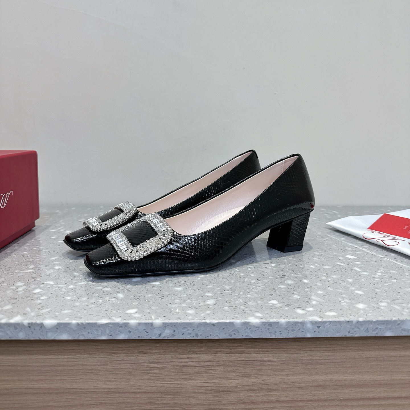高仿RogerVivier*RVW0063水鑽中踭鞋蛇紋黑色4.5CM免檢版