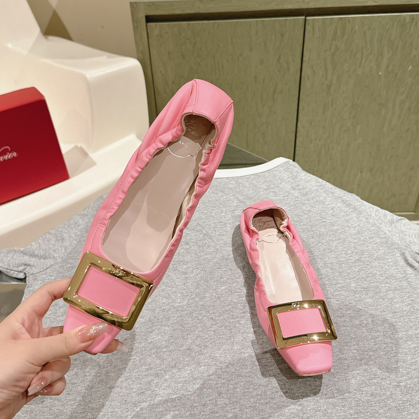 高仿RogerVivier*RVW7595方頭懶人平底鞋粉色免檢版