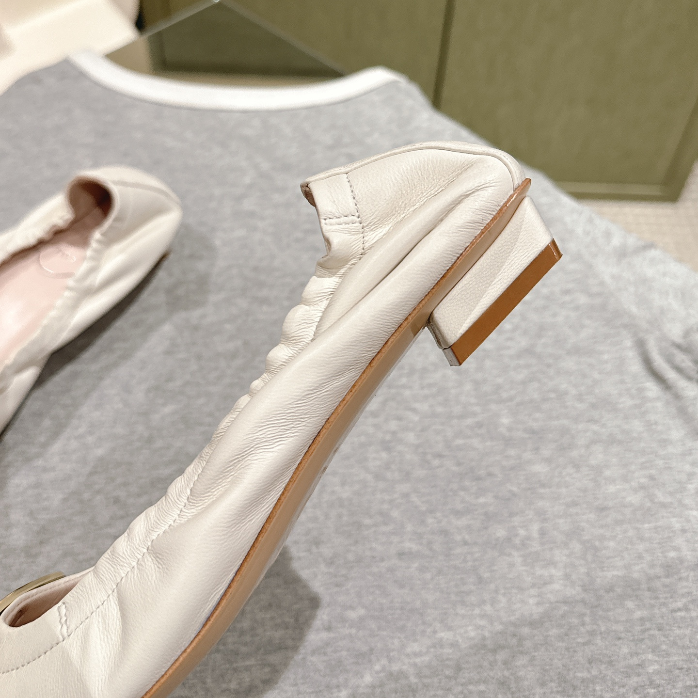 高仿RogerVivier*RVW7594方頭懶人平底鞋白色免檢版
