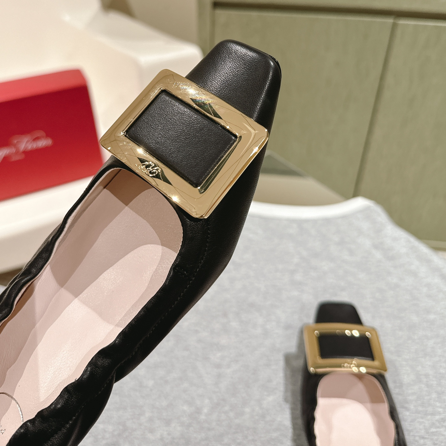 高仿RogerVivier*RVW7596方頭懶人平底鞋粉色免檢版