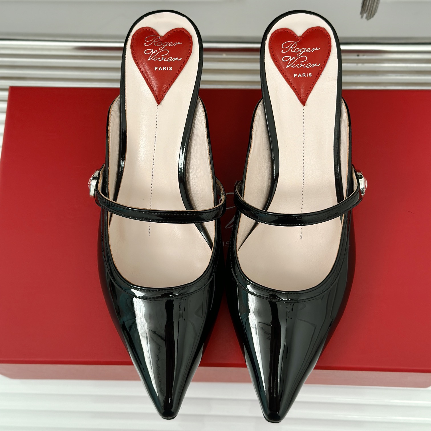 高仿RogerVivier*RVW6384尖頭鑽扣拖鞋黑色5.6CM免檢版