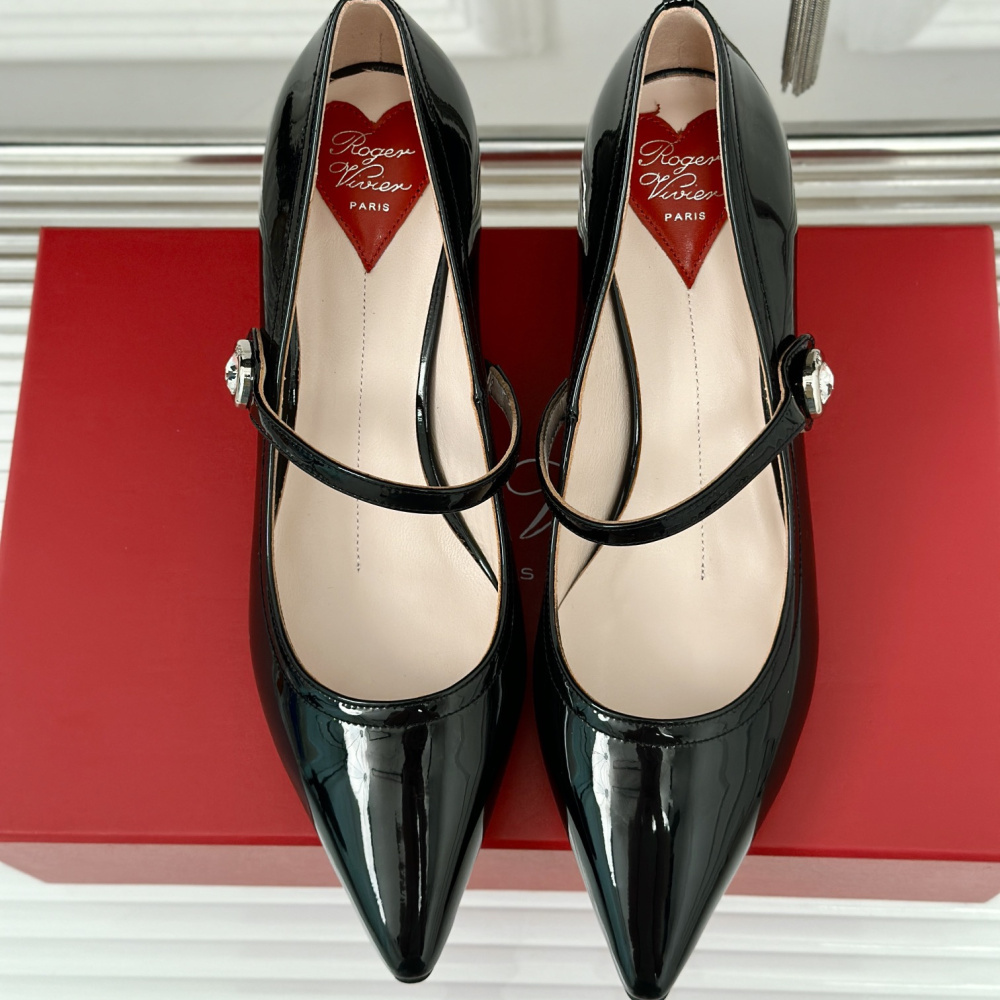 高仿RogerVivier*RVW6374尖頭鑽扣高踭鞋黑色5.6CM免檢版