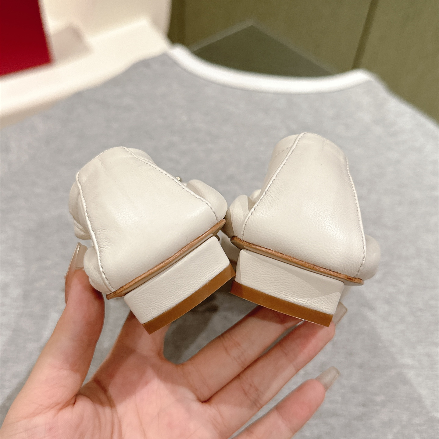高仿RogerVivier*RVW7594方頭懶人平底鞋白色免檢版