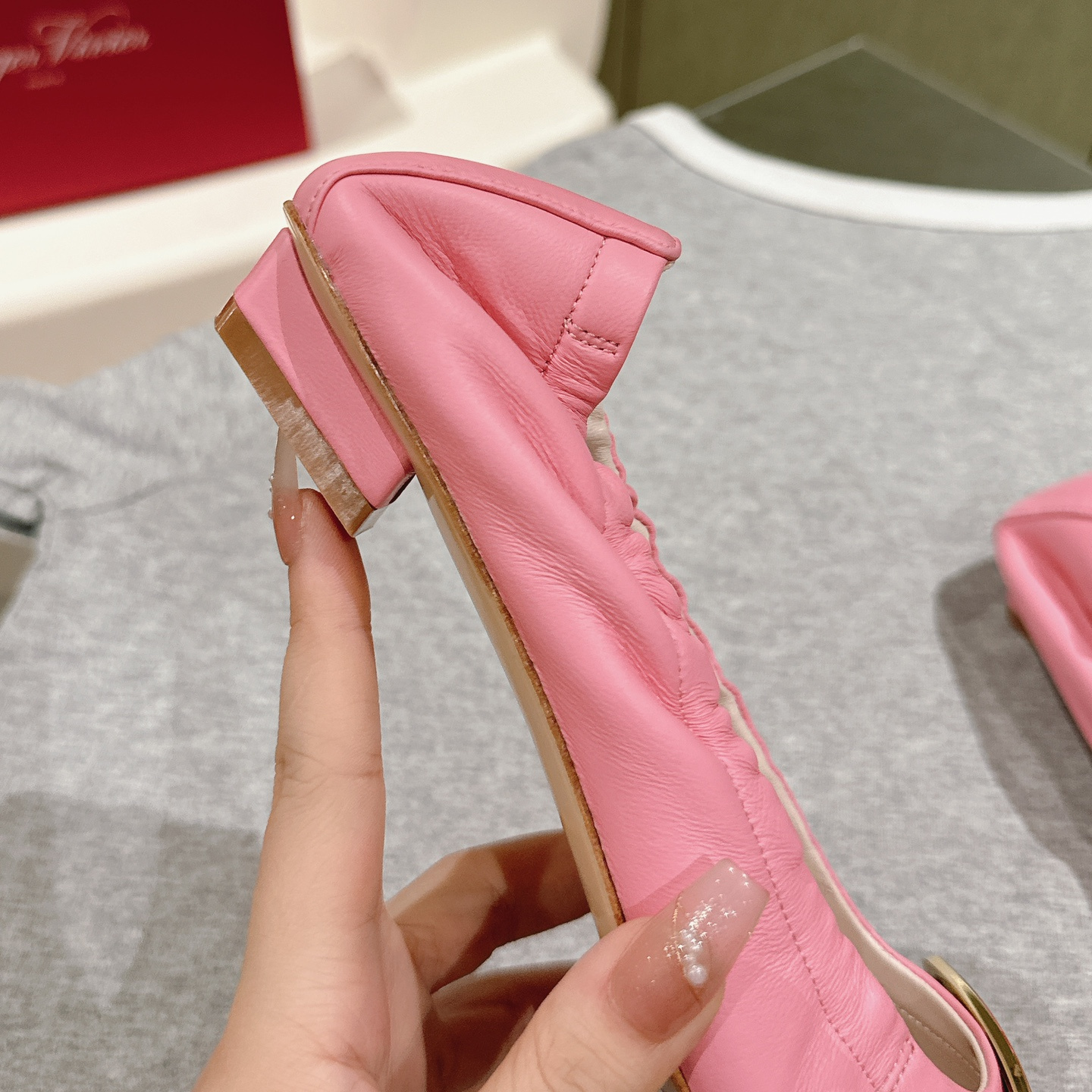 高仿RogerVivier*RVW7595方頭懶人平底鞋粉色免檢版