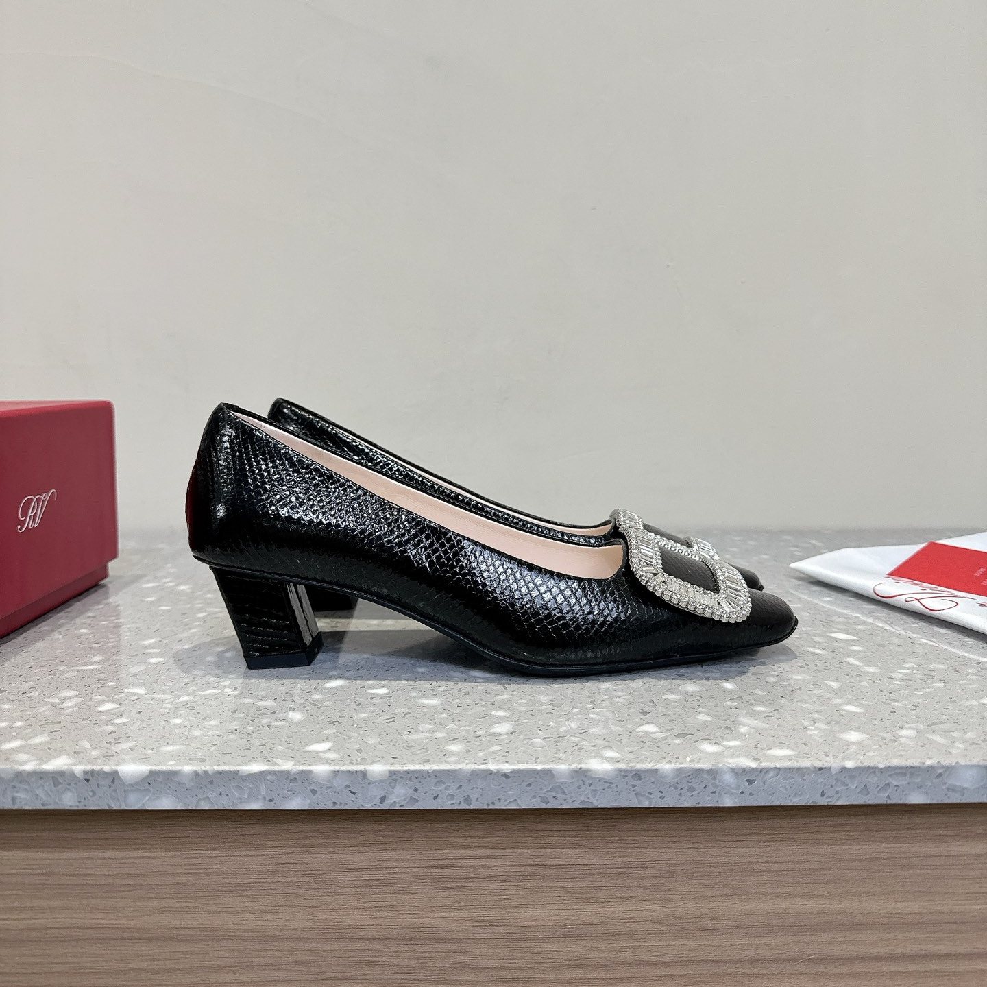 高仿RogerVivier*RVW0063水鑽中踭鞋蛇紋黑色4.5CM免檢版