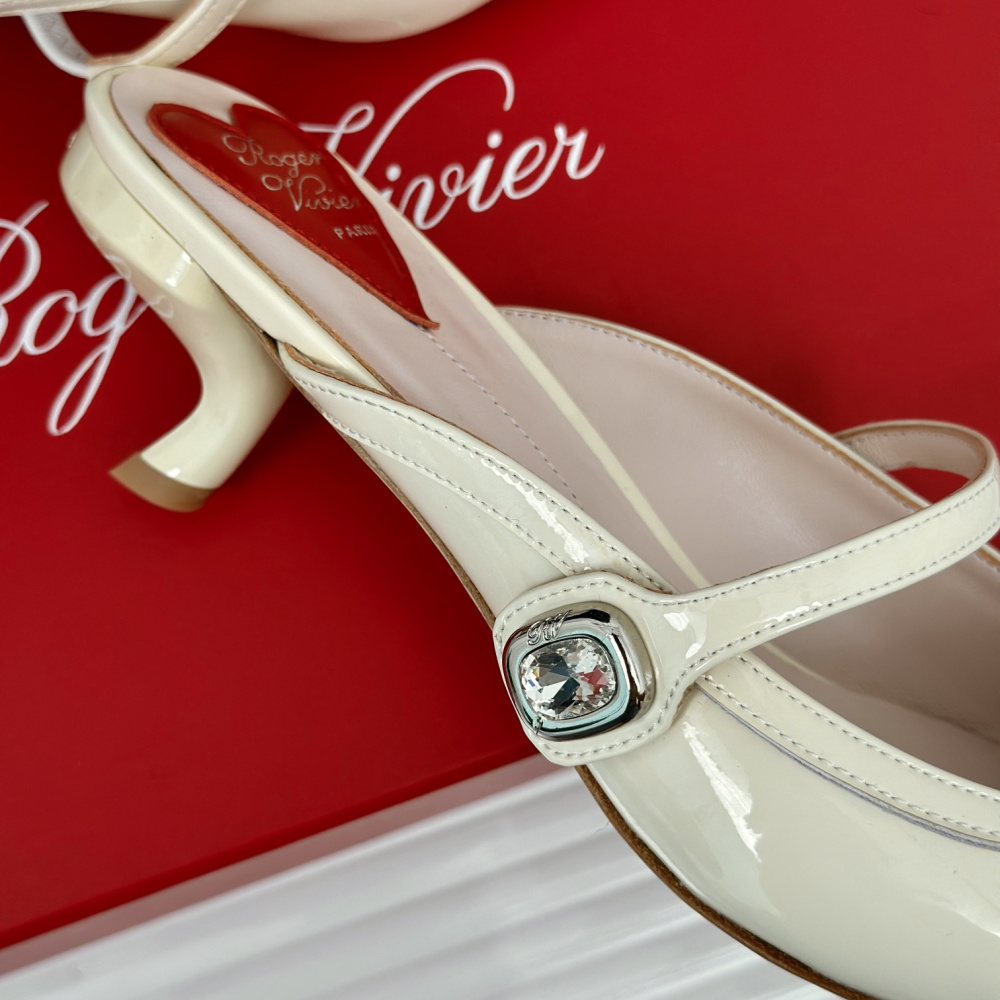 高仿RogerVivier*RVW6385尖頭鑽扣拖鞋裸色5.6CM免檢版