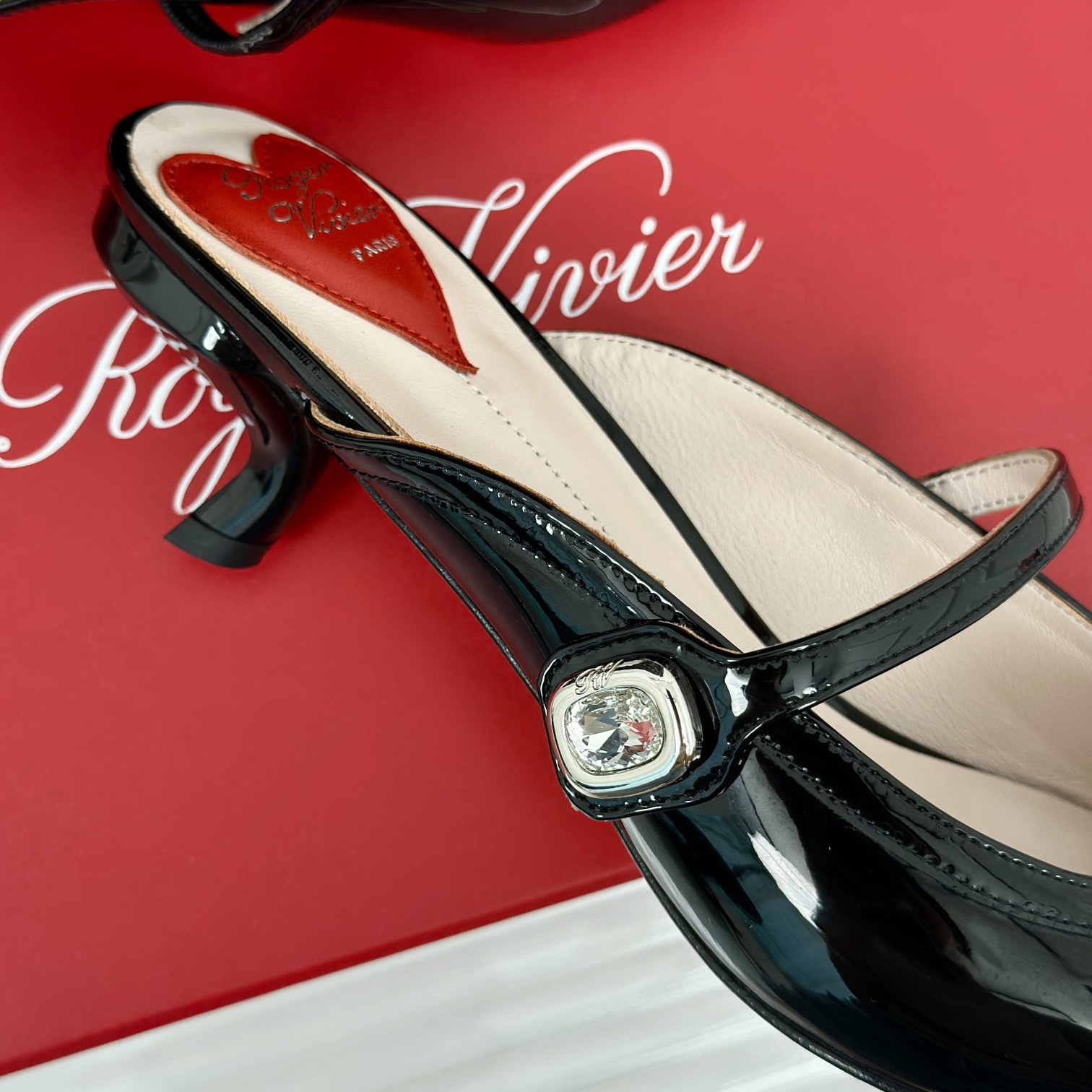 高仿RogerVivier*RVW6384尖頭鑽扣拖鞋黑色5.6CM免檢版