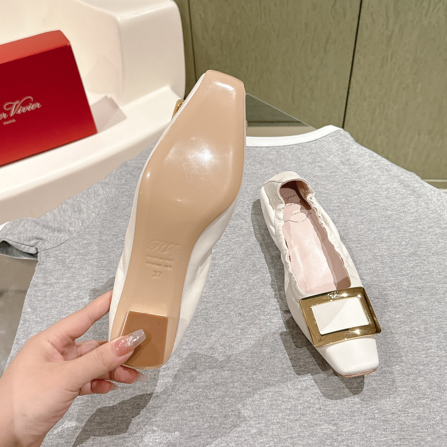 高仿RogerVivier*RVW7594方頭懶人平底鞋白色免檢版