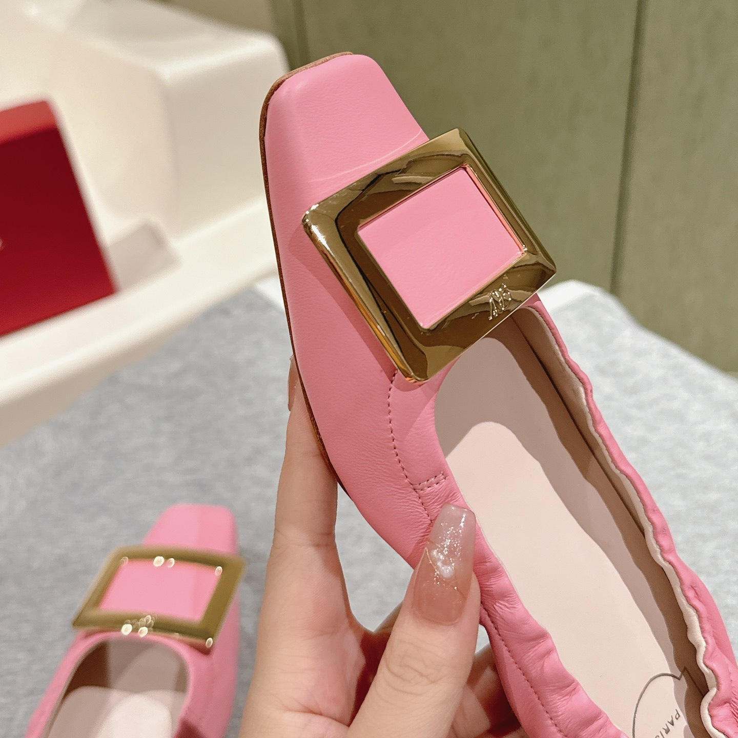 高仿RogerVivier*RVW7595方頭懶人平底鞋粉色免檢版