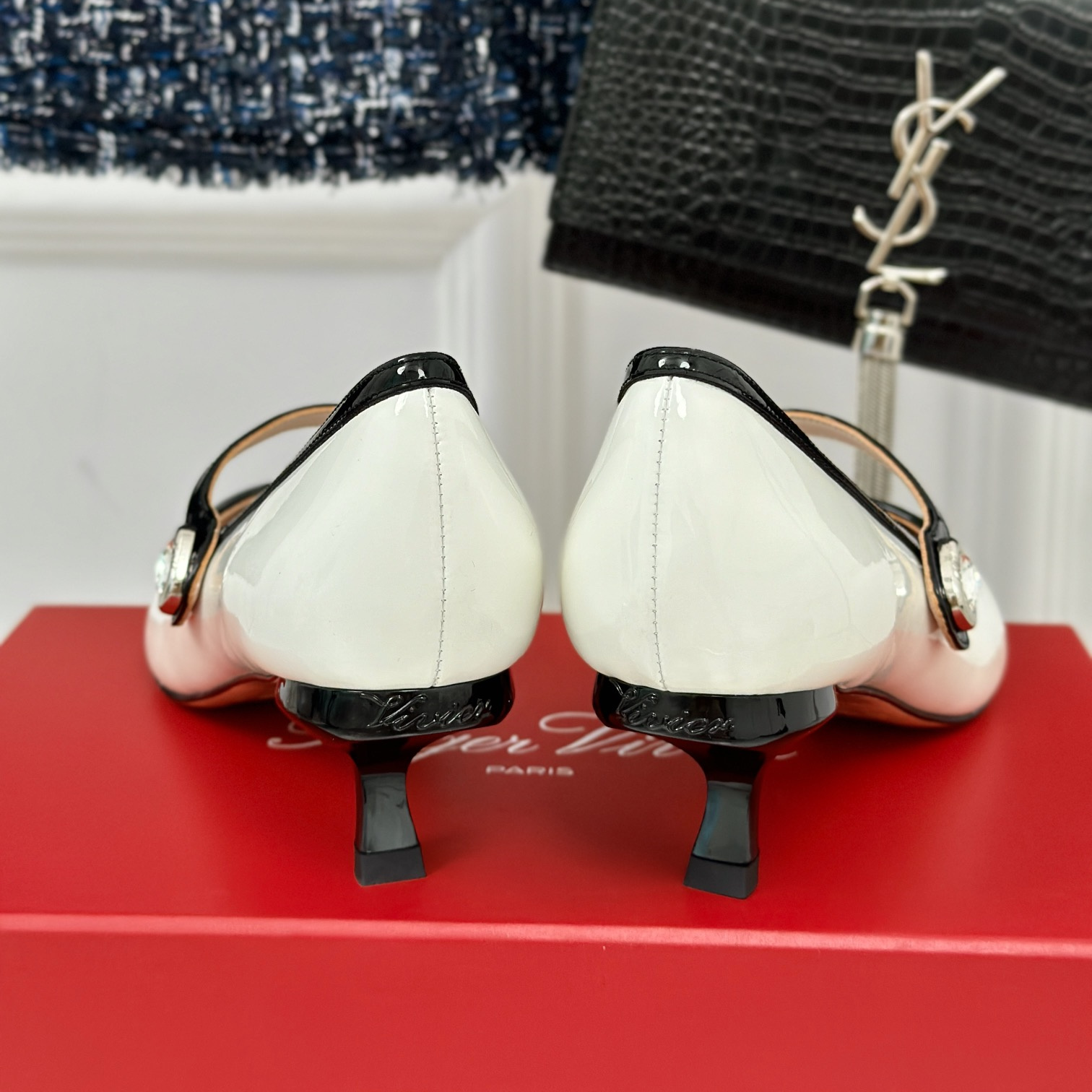 高仿RogerVivier*RVW6373尖頭鑽扣高踭鞋白色5.6CM免檢版