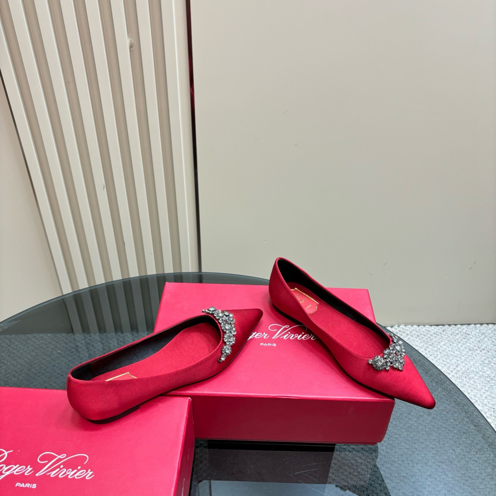 高仿RogerVivier*RVW5026水鑽尖頭平底鞋紅色免檢版