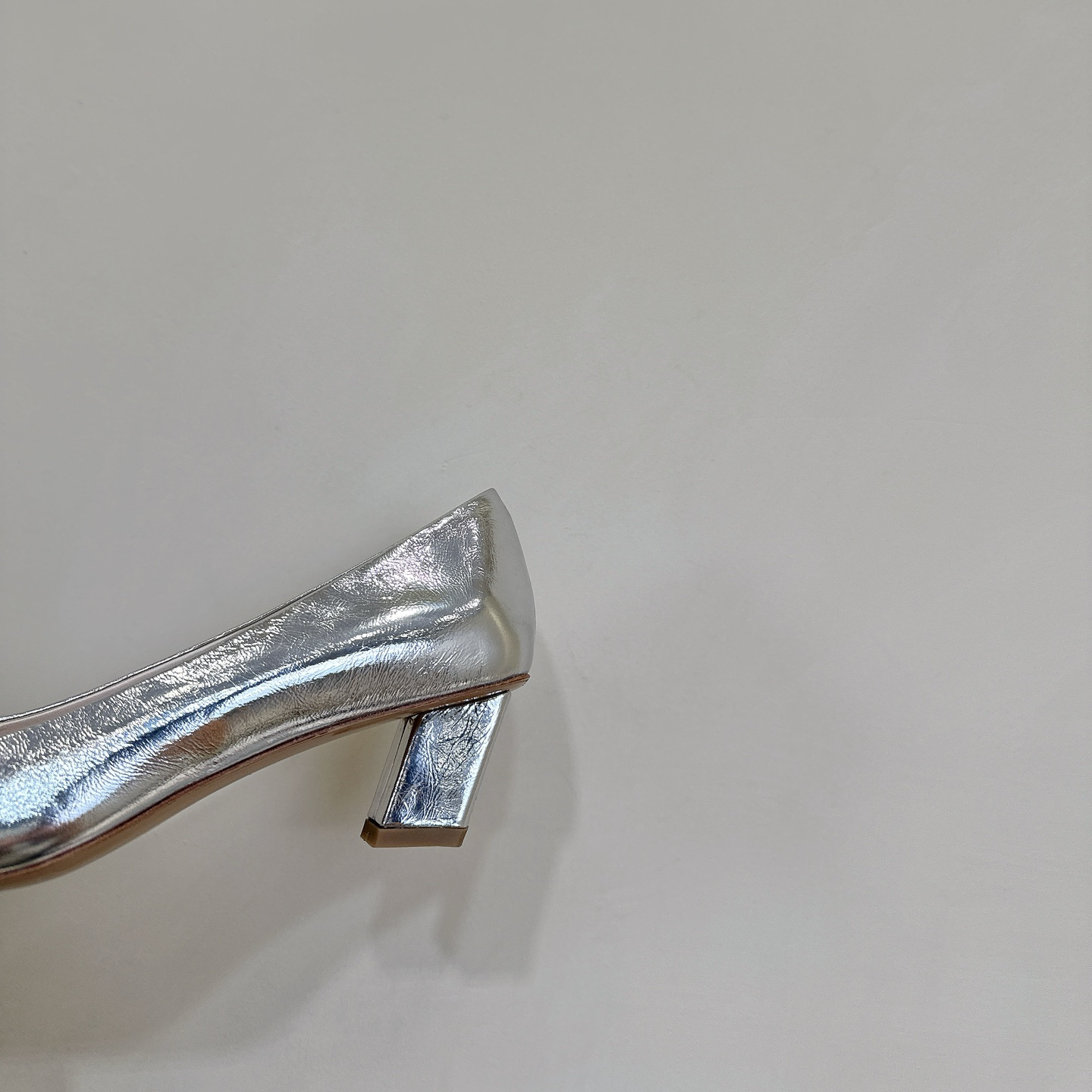高仿RogerVivier*RVW0060方頭中踭鞋銀色4.5CM免檢版