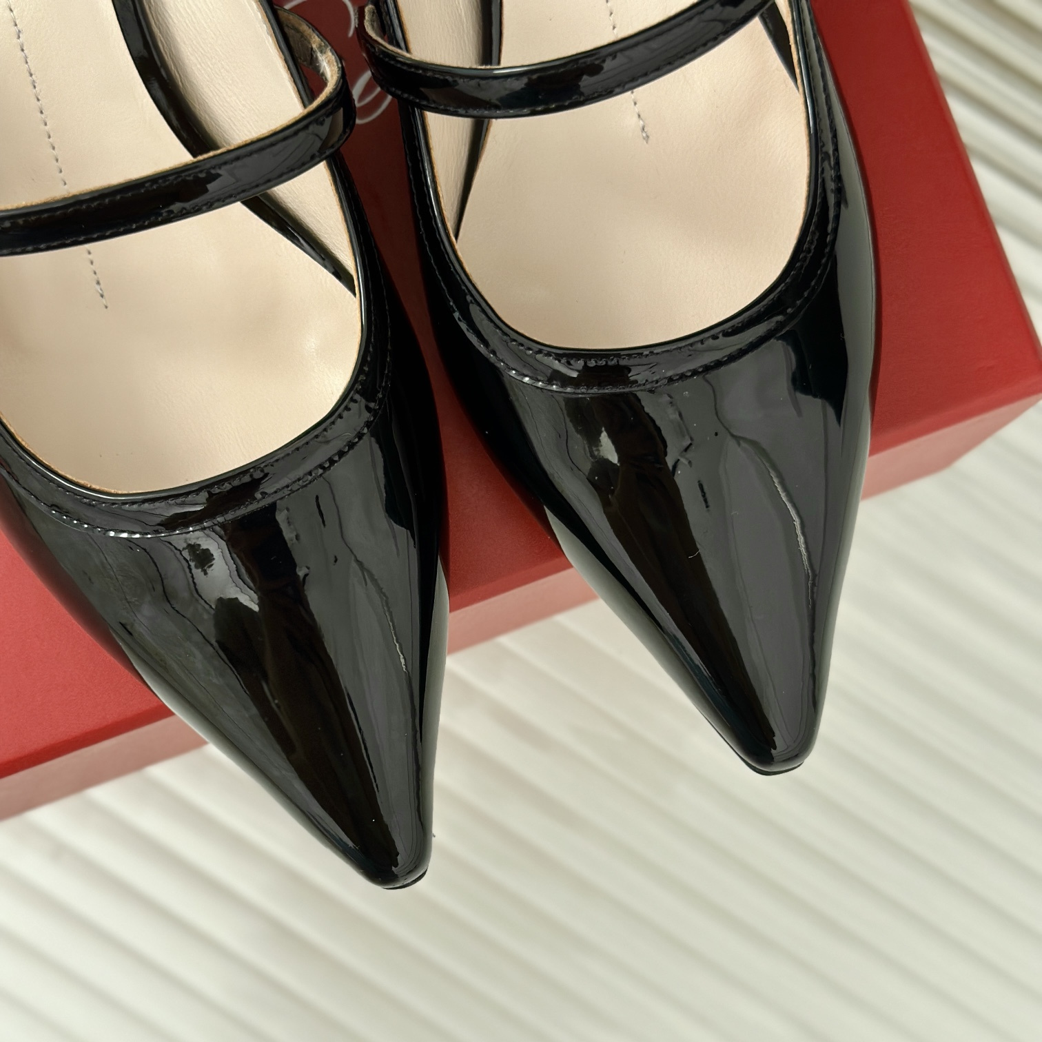 高仿RogerVivier*RVW6384尖頭鑽扣拖鞋黑色5.6CM免檢版