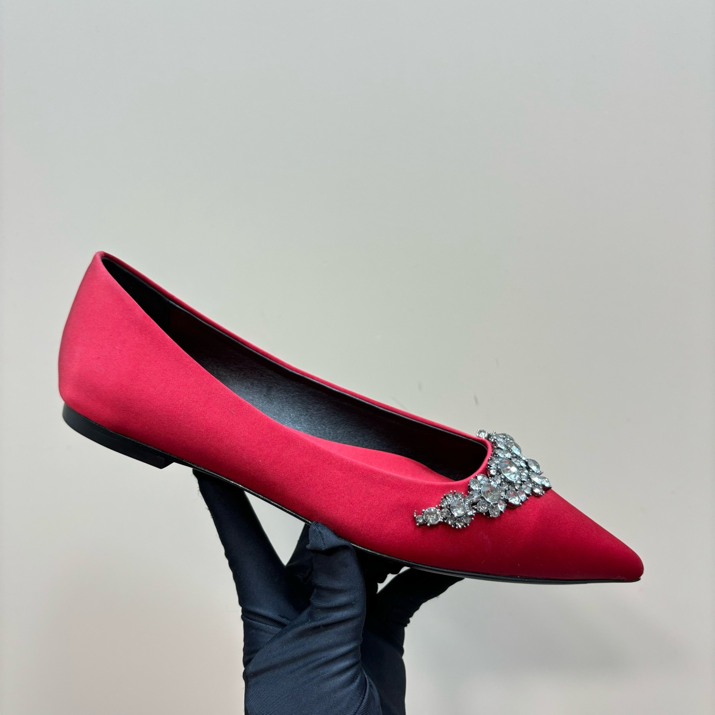 高仿RogerVivier*RVW5026水鑽尖頭平底鞋紅色免檢版
