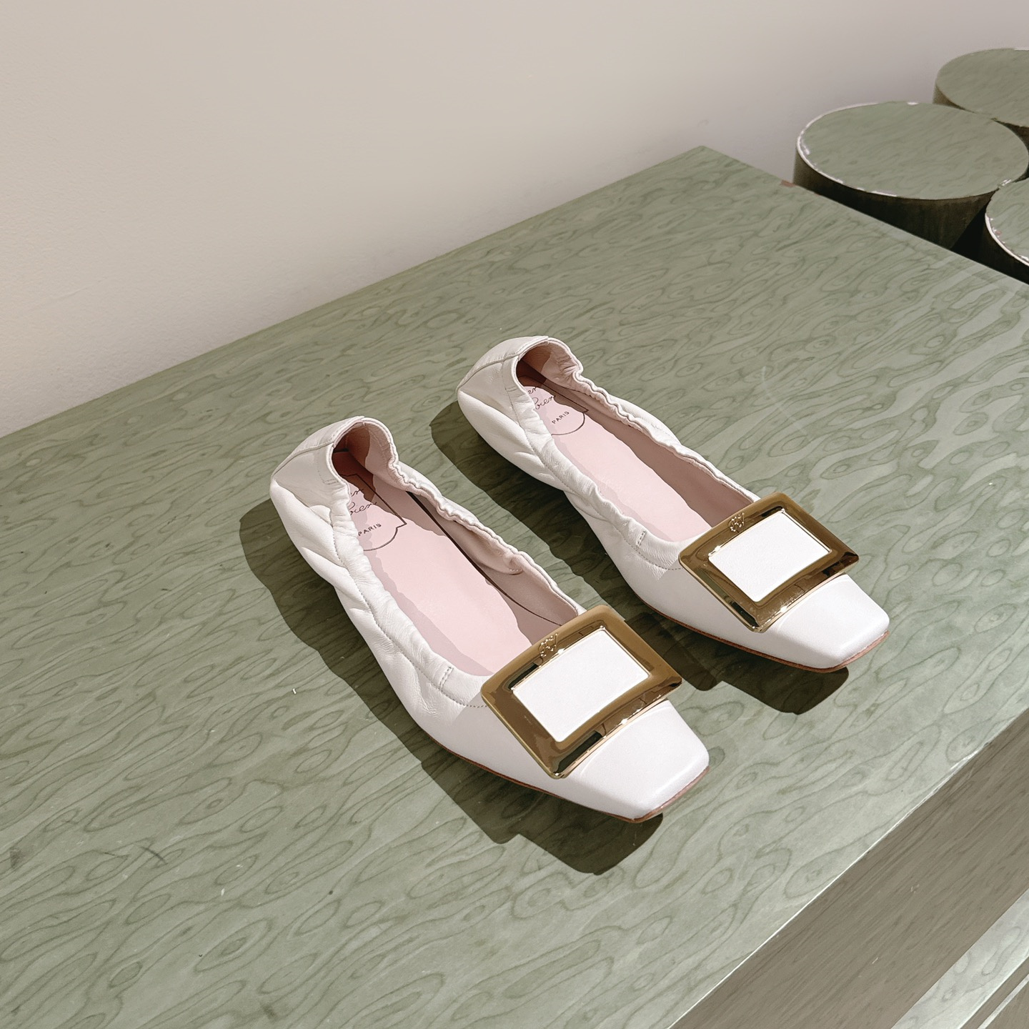 高仿RogerVivier*RVW7594方頭懶人平底鞋白色免檢版