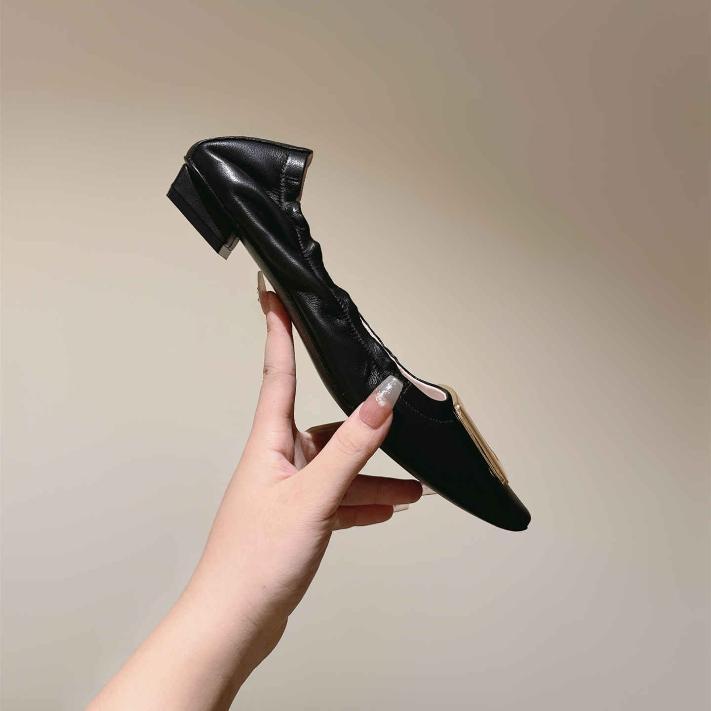 高仿RogerVivier*RVW7596方頭懶人平底鞋粉色免檢版