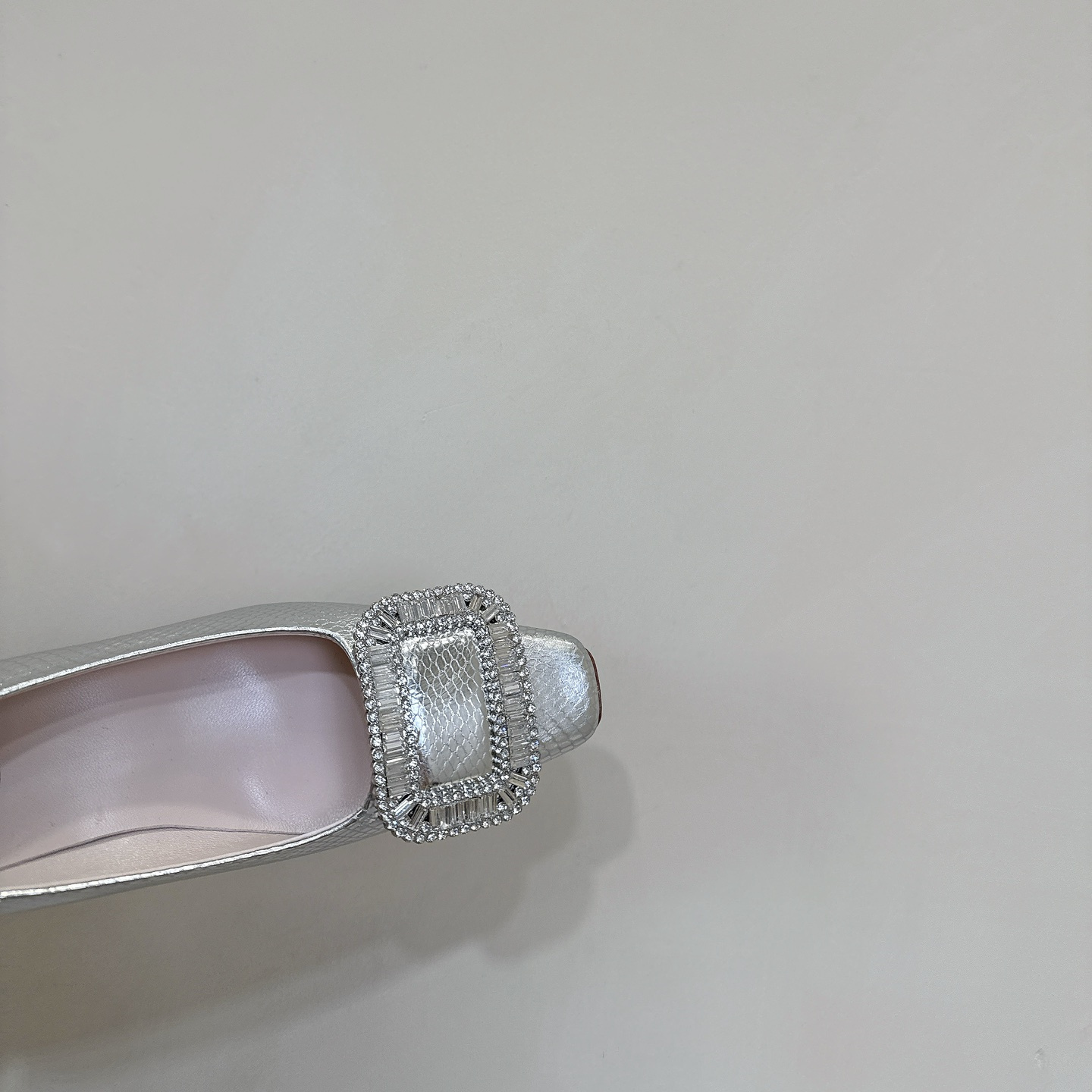 高仿RogerVivier*RVW0062水鑽中踭鞋蛇紋銀色4.5CM免檢版
