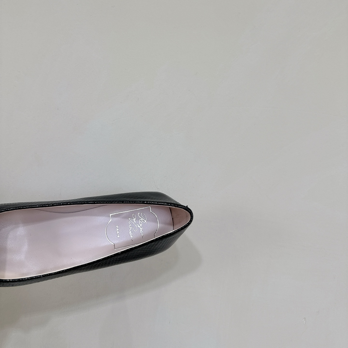 高仿RogerVivier*RVW0063水鑽中踭鞋蛇紋黑色4.5CM免檢版