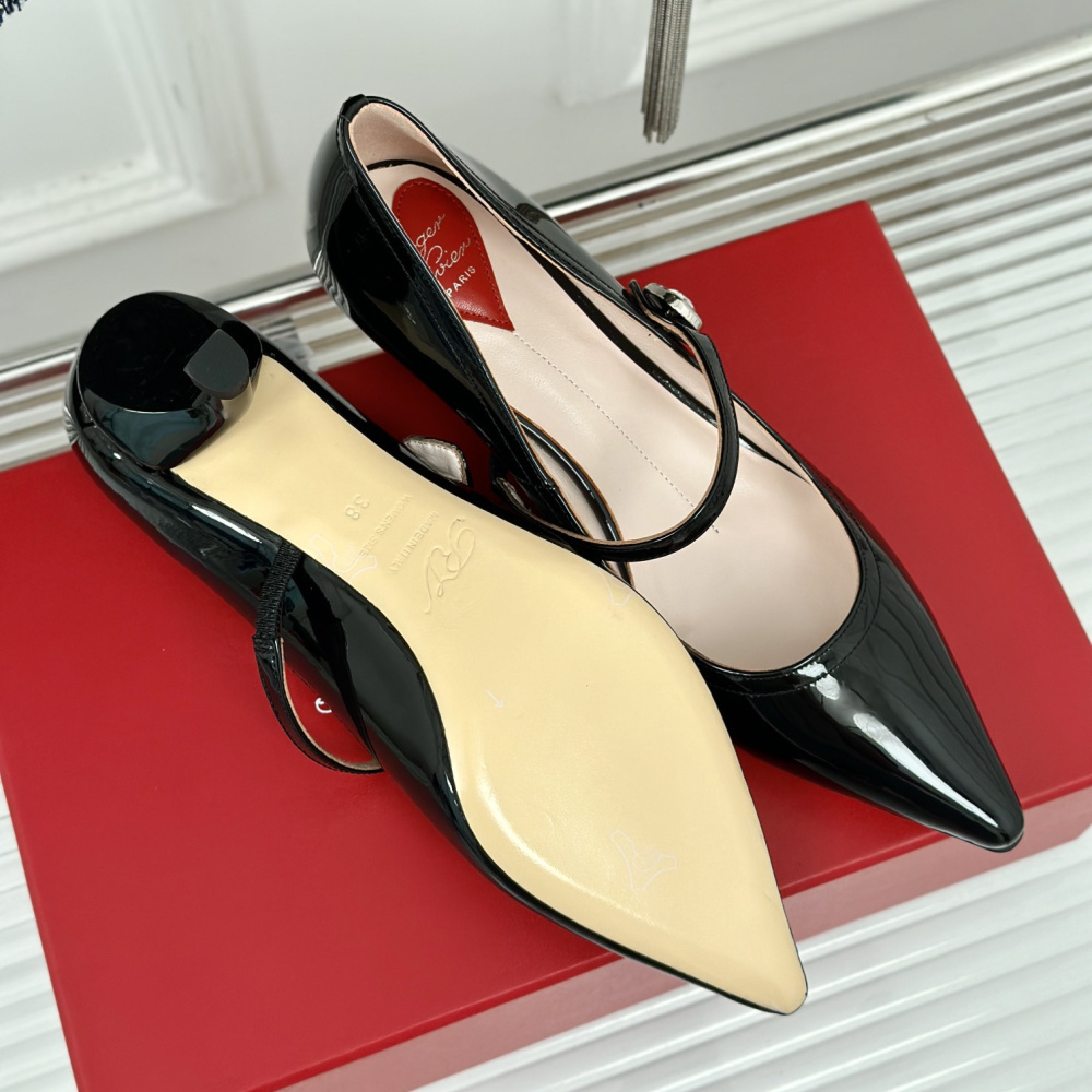 高仿RogerVivier*RVW6374尖頭鑽扣高踭鞋黑色5.6CM免檢版