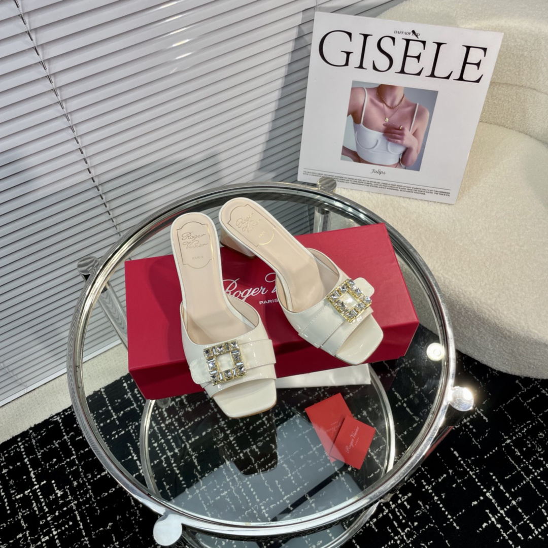 高仿RogerVivier*RVW5365鑽扣一字拖鞋漆皮白色4.5CM免檢版