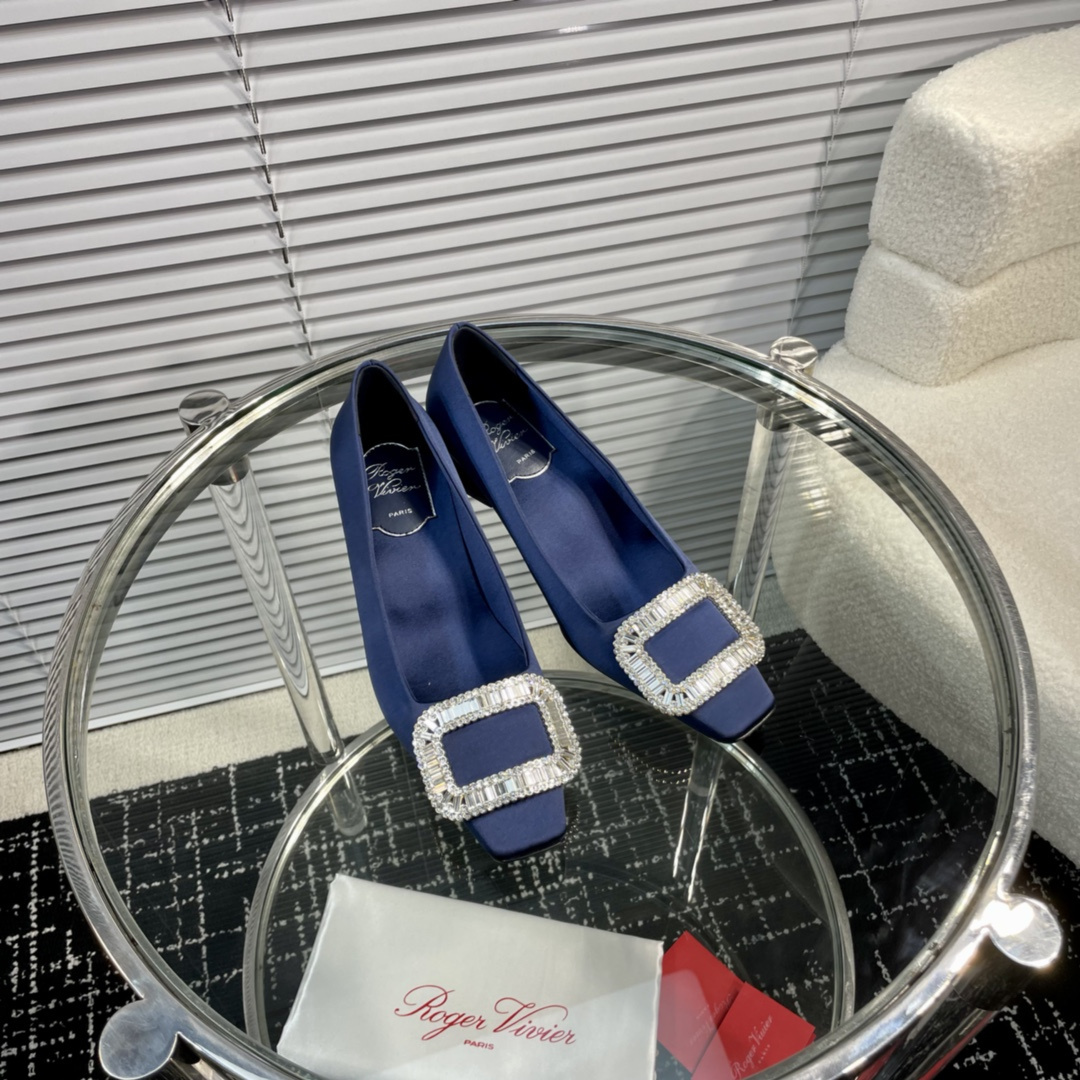 高仿RogerVivier*RVW0162飾扣真絲單鞋藍色4.5CM免檢版