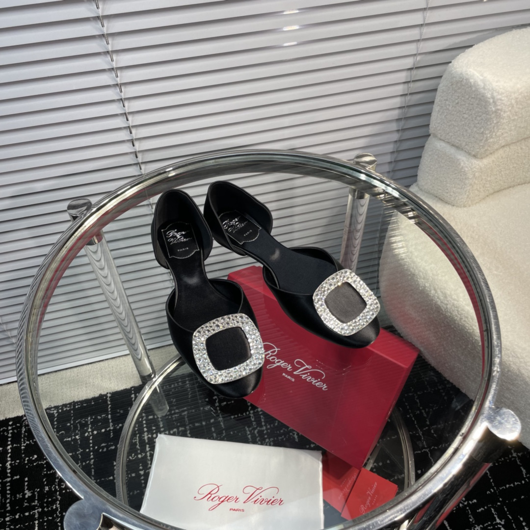 高仿RogerVivier*RVW0881鑽扣中空平底鞋黑色免檢版