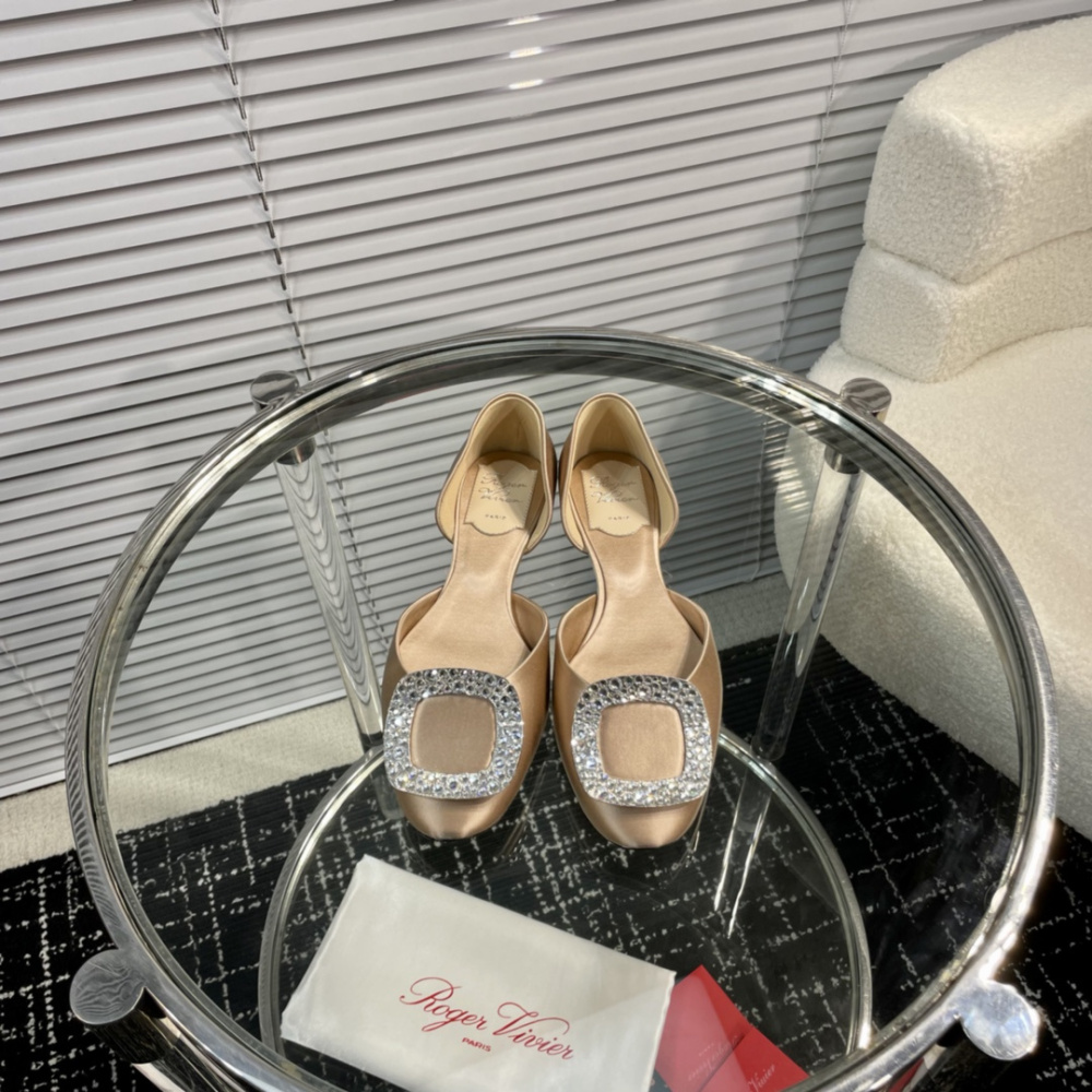 高仿RogerVivier*RVW0880鑽扣中空平底鞋金色免檢版