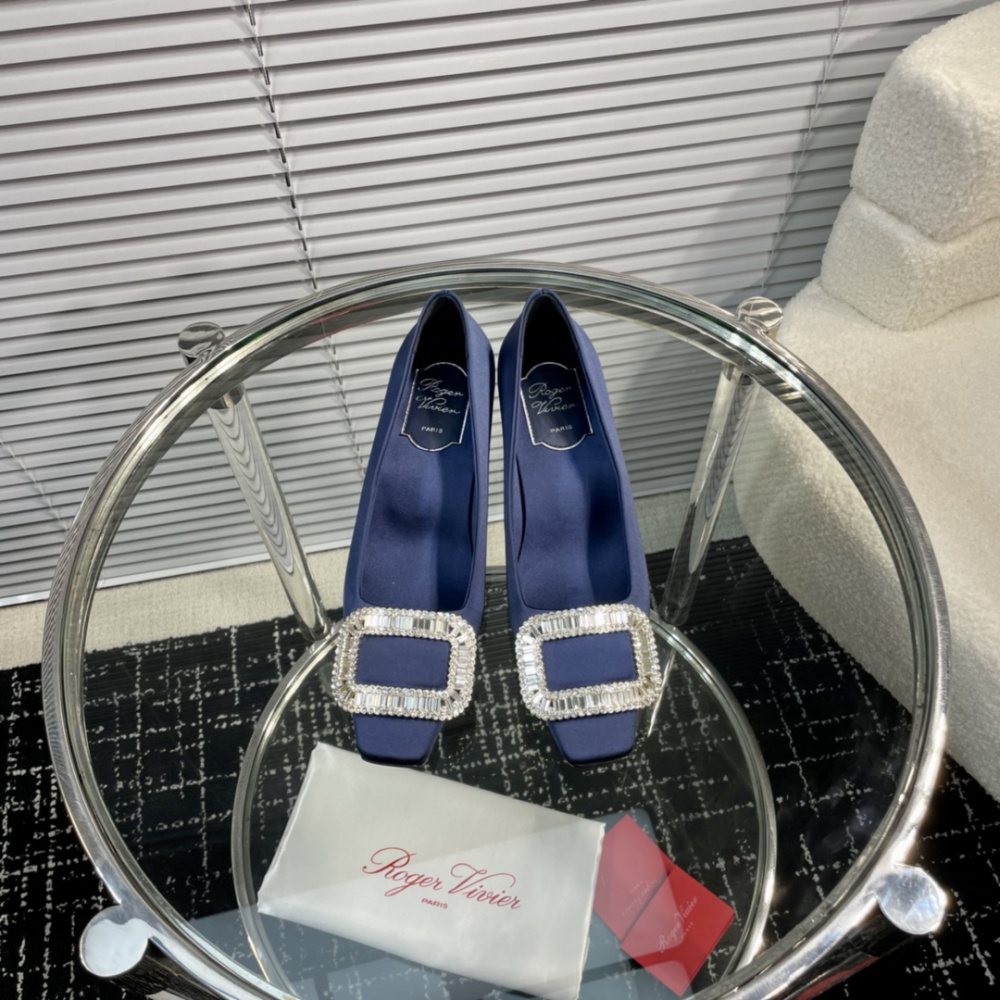 高仿RogerVivier*RVW0162飾扣真絲單鞋藍色4.5CM免檢版