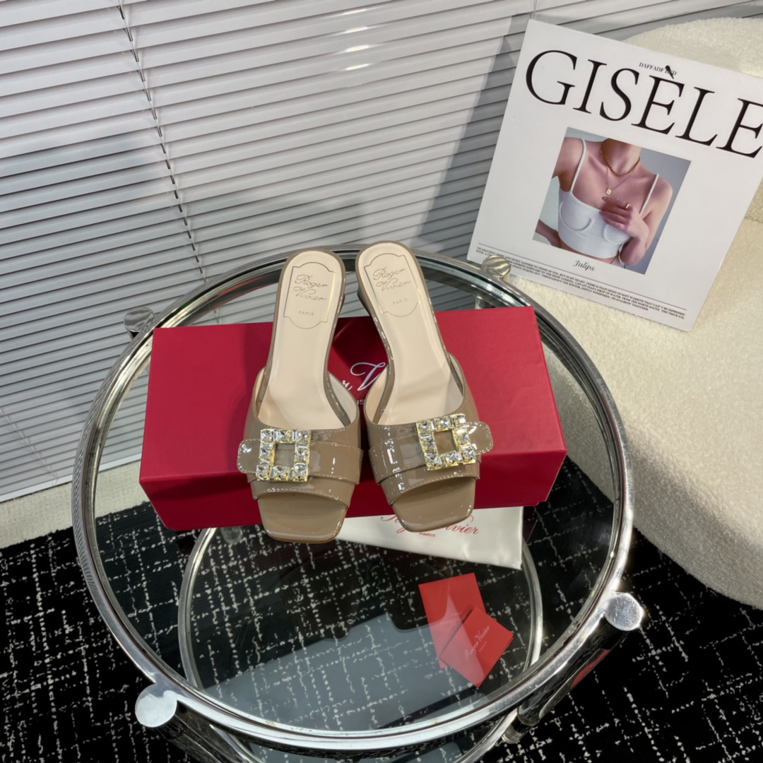 高仿RogerVivier*RVW5366鑽扣一字拖鞋漆皮卡其4.5CM免檢版