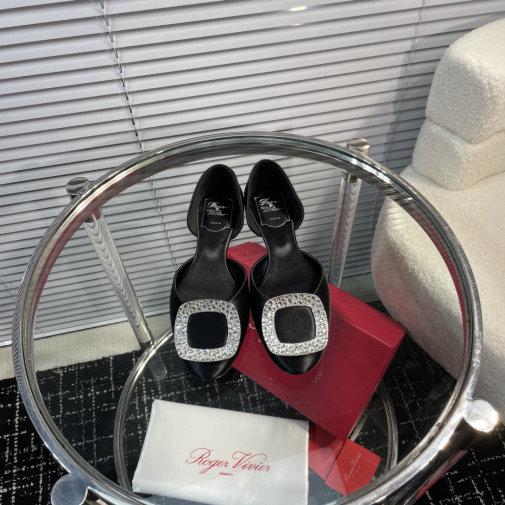 高仿RogerVivier*RVW0881鑽扣中空平底鞋黑色免檢版
