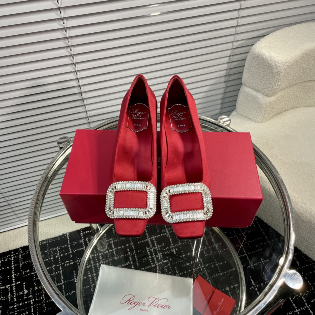 高仿RogerVivier*RVW0163飾扣真絲單鞋紅色4.5CM免檢版