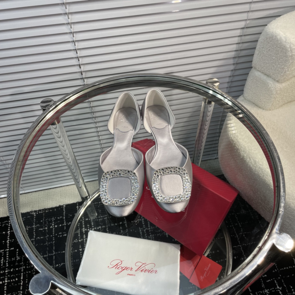 高仿RogerVivier*RVW0882鑽扣中空平底鞋銀色免檢版