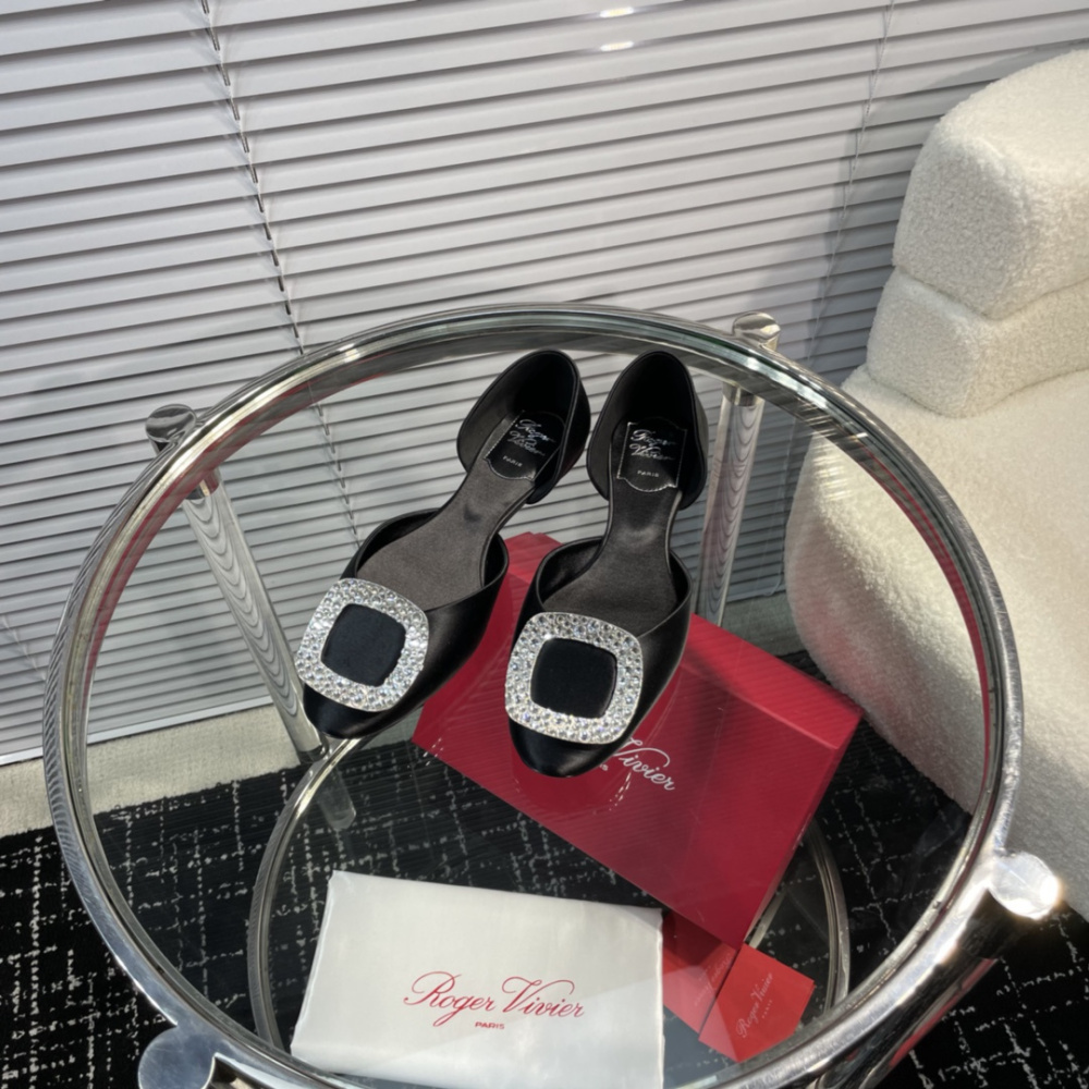 高仿RogerVivier*RVW0881鑽扣中空平底鞋黑色免檢版