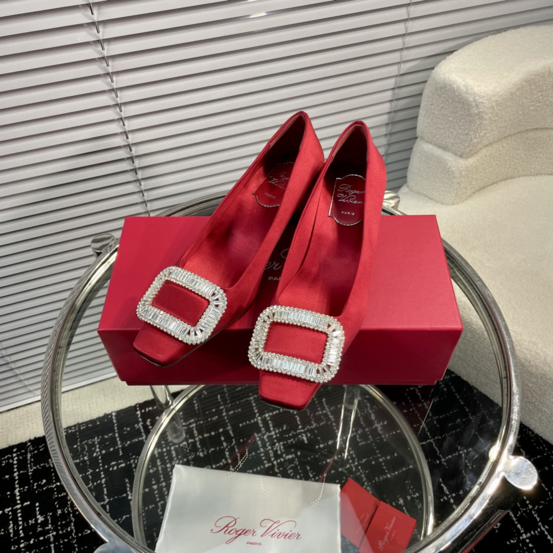 高仿RogerVivier*RVW0163飾扣真絲單鞋紅色4.5CM免檢版
