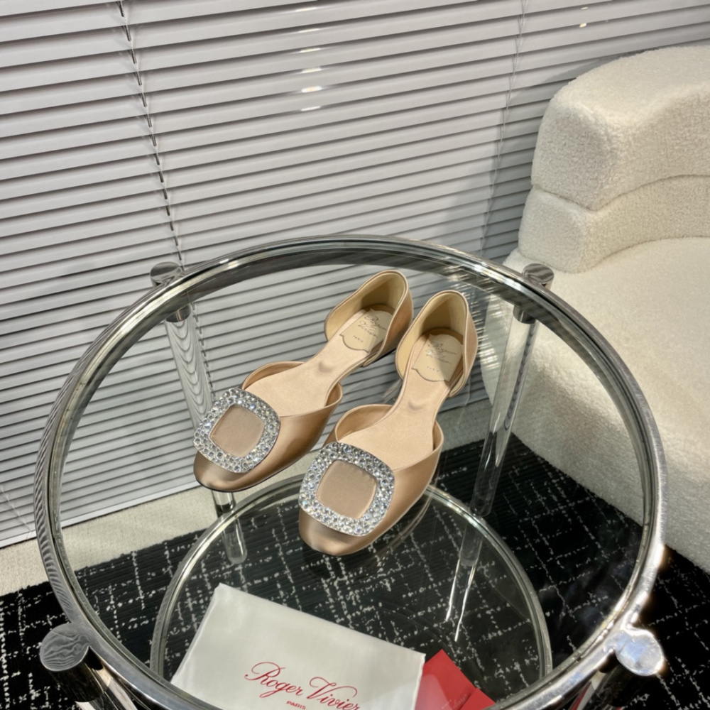 高仿RogerVivier*RVW0880鑽扣中空平底鞋金色免檢版