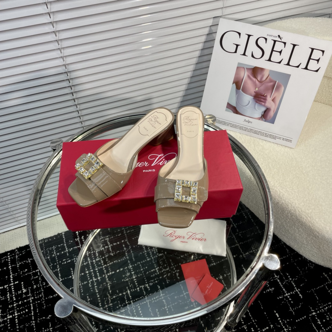 高仿RogerVivier*RVW5366鑽扣一字拖鞋漆皮卡其4.5CM免檢版