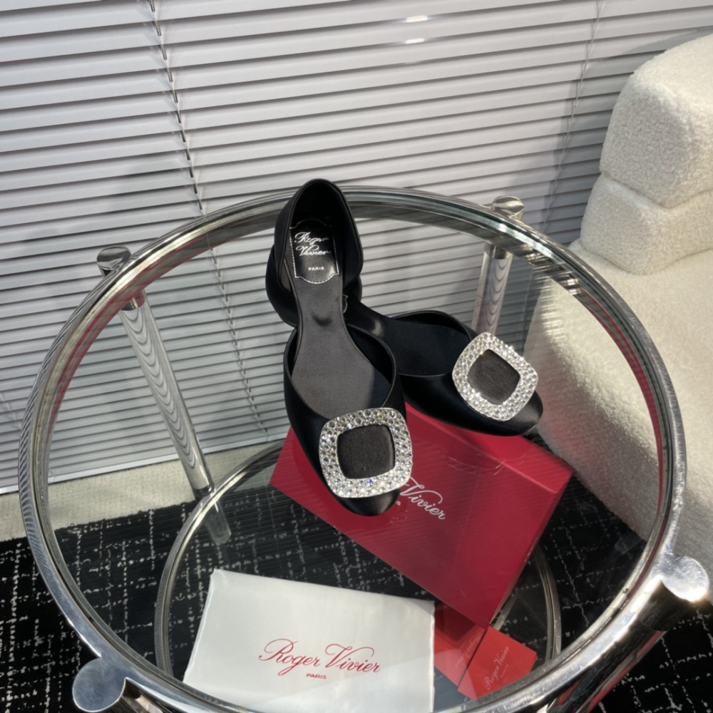 高仿RogerVivier*RVW0881鑽扣中空平底鞋黑色免檢版