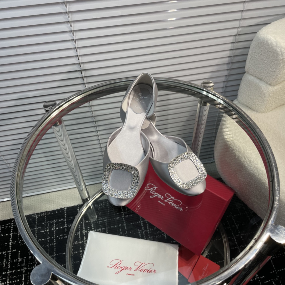 高仿RogerVivier*RVW0882鑽扣中空平底鞋銀色免檢版