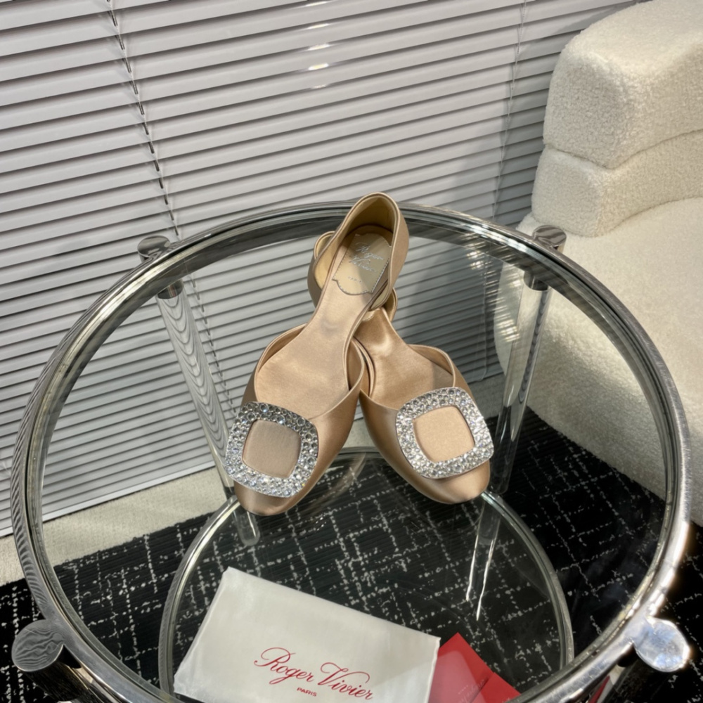 高仿RogerVivier*RVW0880鑽扣中空平底鞋金色免檢版