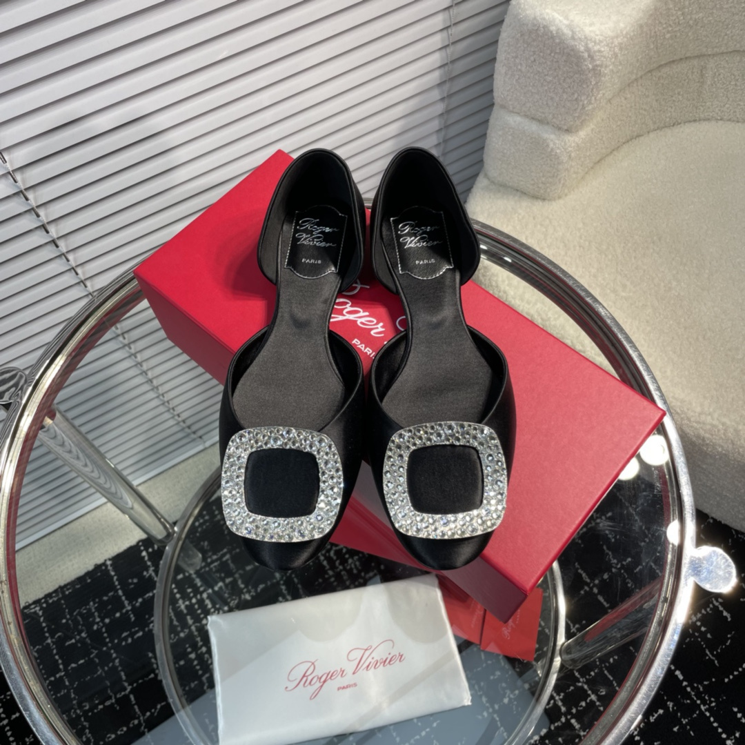 高仿RogerVivier*RVW0881鑽扣中空平底鞋黑色免檢版