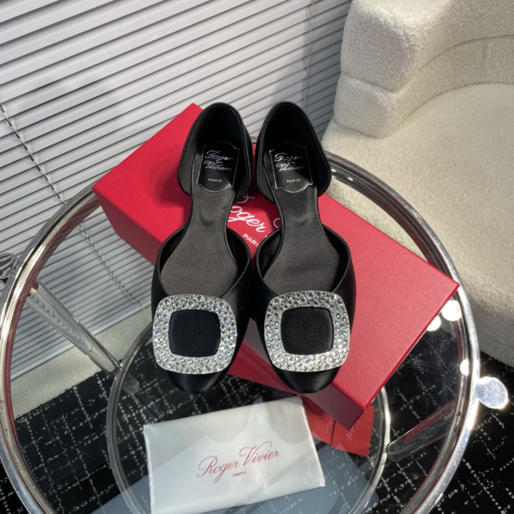 高仿RogerVivier*RVW0881鑽扣中空平底鞋黑色免檢版