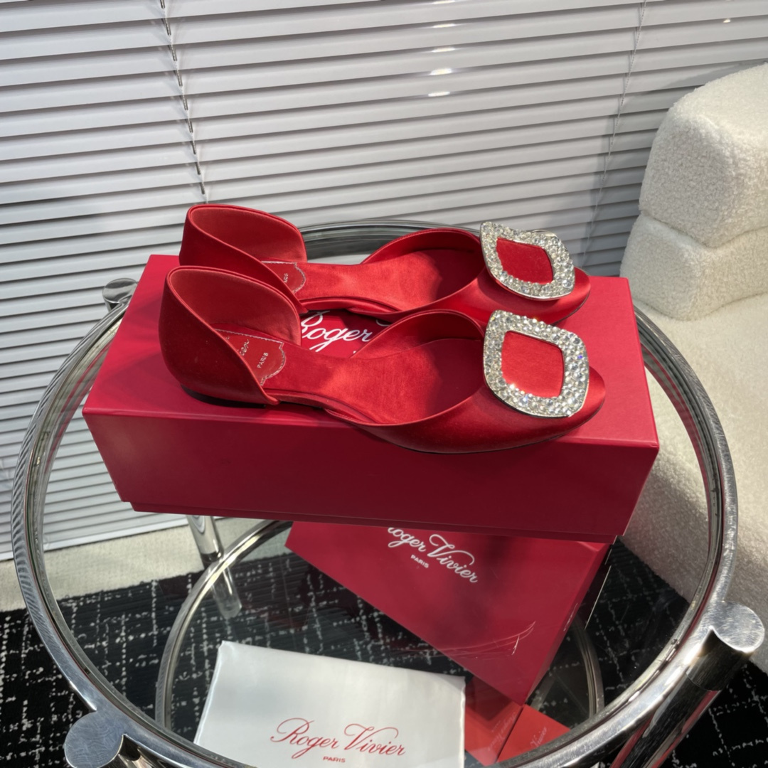 高仿RogerVivier*RVW0883鑽扣中空平底鞋紅色免檢版