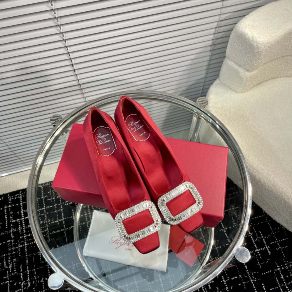 高仿RogerVivier*RVW0163飾扣真絲單鞋紅色4.5CM免檢版