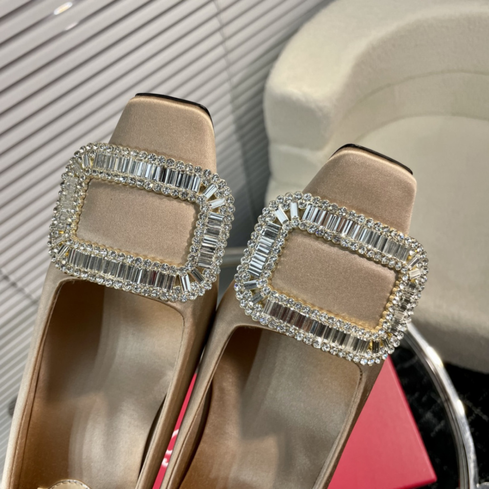 高仿RogerVivier*RVW0161飾扣真絲單鞋裸色4.5CM免檢版