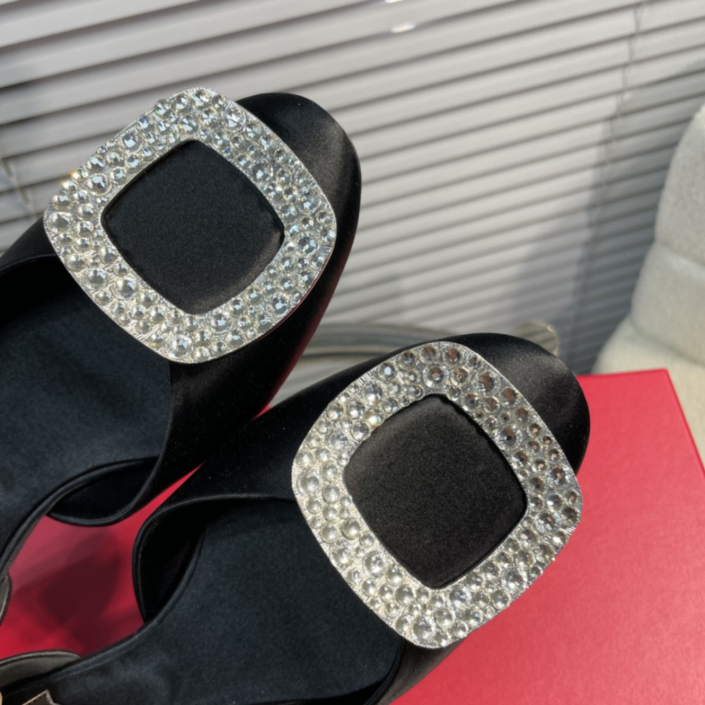 高仿RogerVivier*RVW0881鑽扣中空平底鞋黑色免檢版