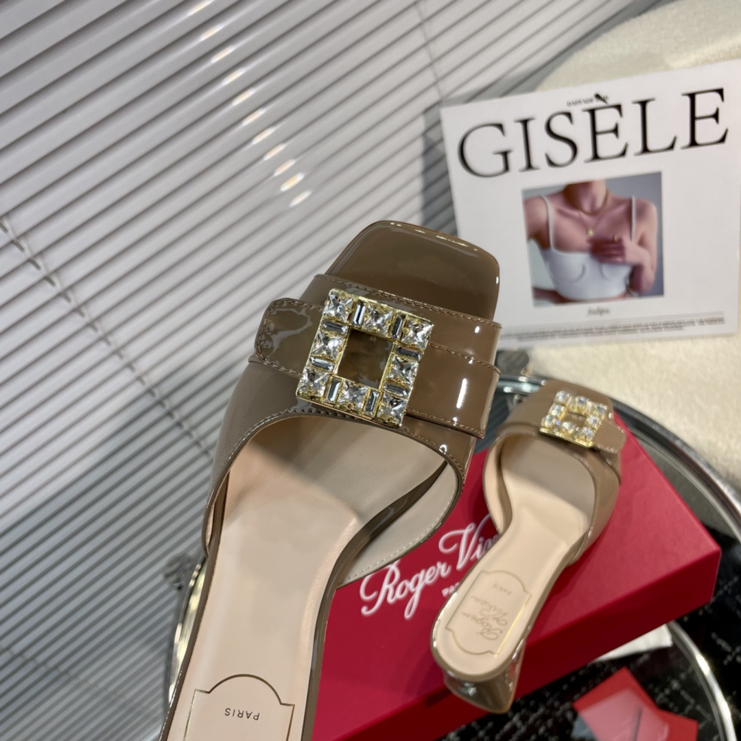 高仿RogerVivier*RVW5366鑽扣一字拖鞋漆皮卡其4.5CM免檢版