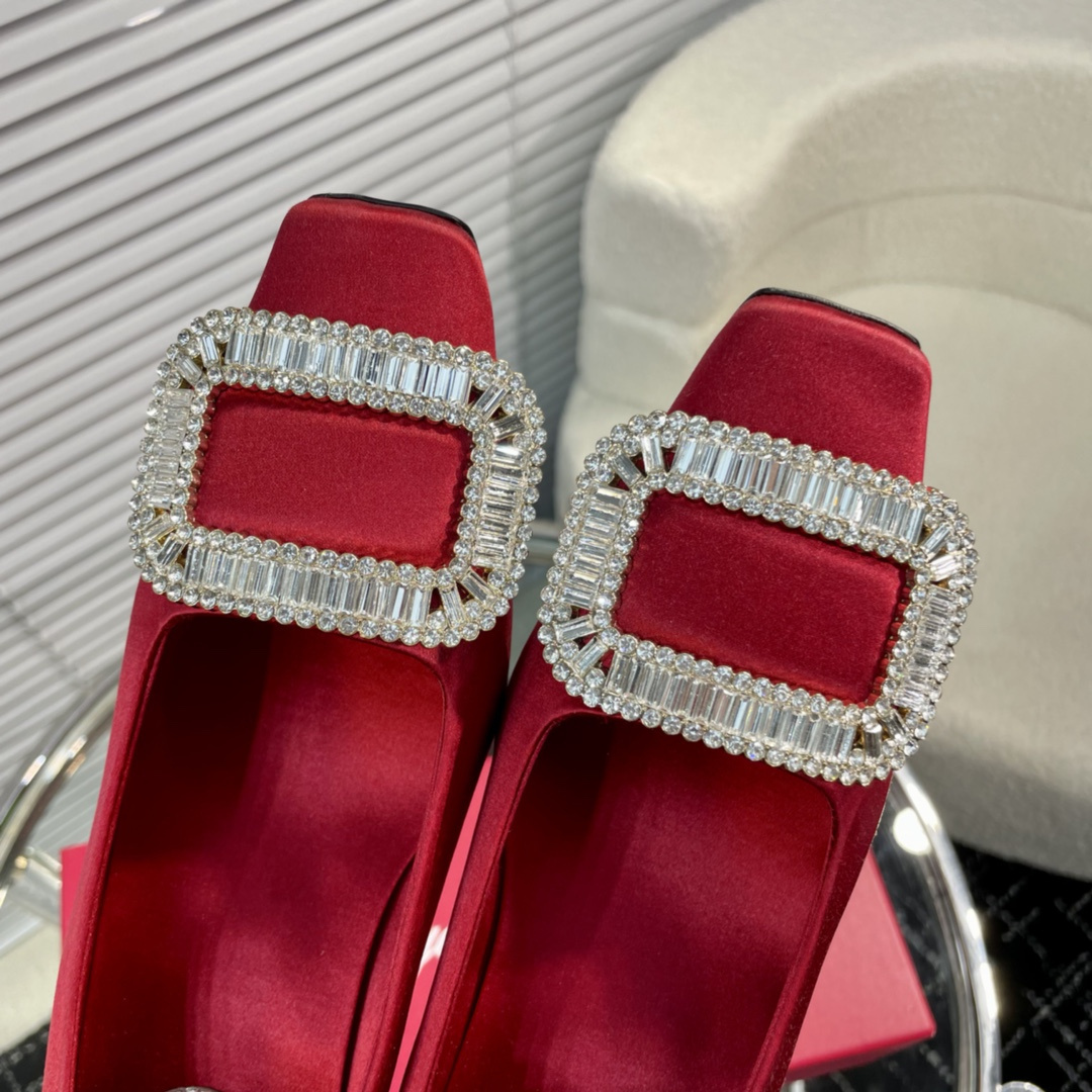 高仿RogerVivier*RVW0163飾扣真絲單鞋紅色4.5CM免檢版