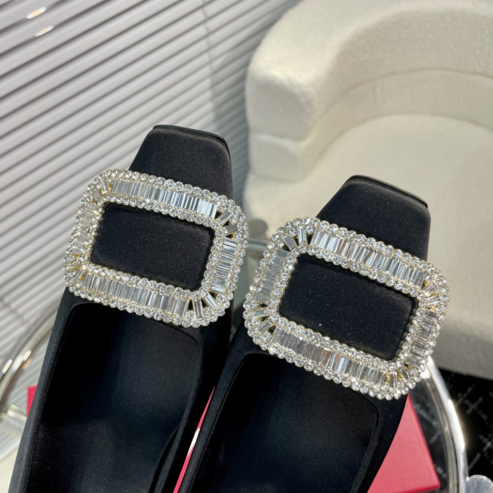 高仿RogerVivier*RVW0060飾扣真絲單鞋黑色4.5CM免檢版