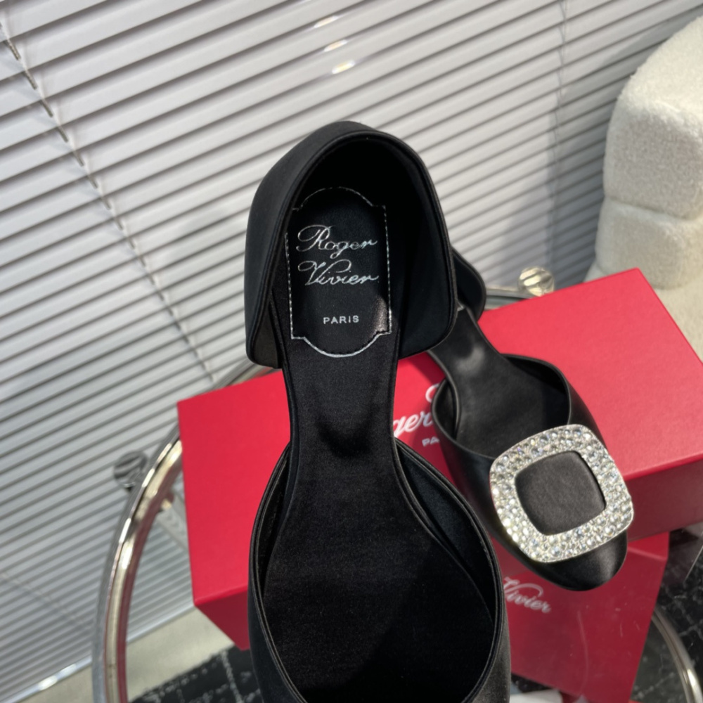 高仿RogerVivier*RVW0881鑽扣中空平底鞋黑色免檢版